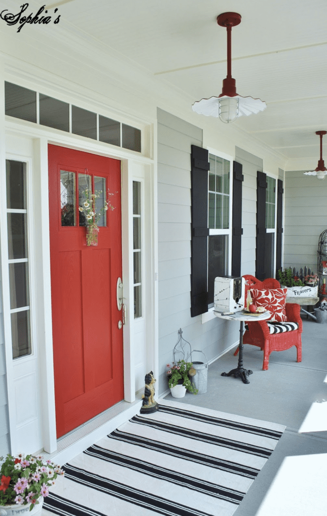 red front door to add a pop of color to the entrance