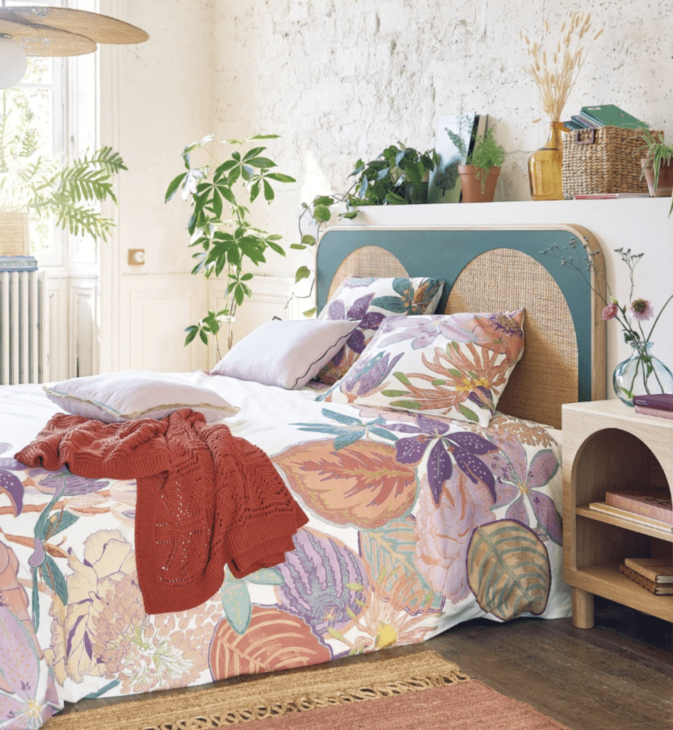 Colorful, nature-inspired bedding set for boho bedroom