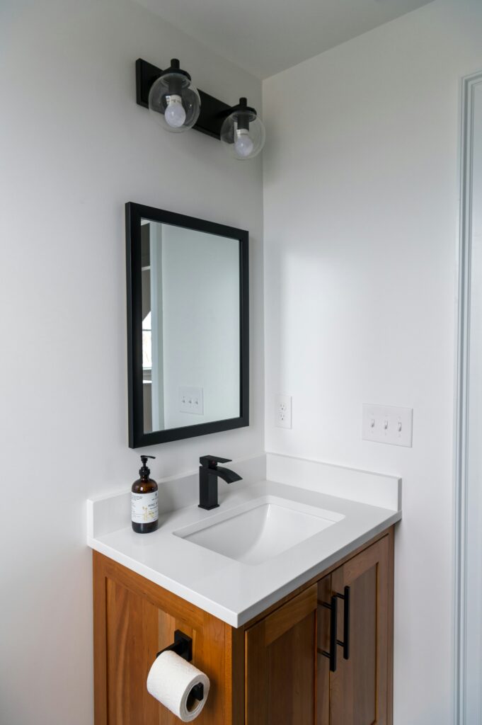 minimalist bathroom vanity