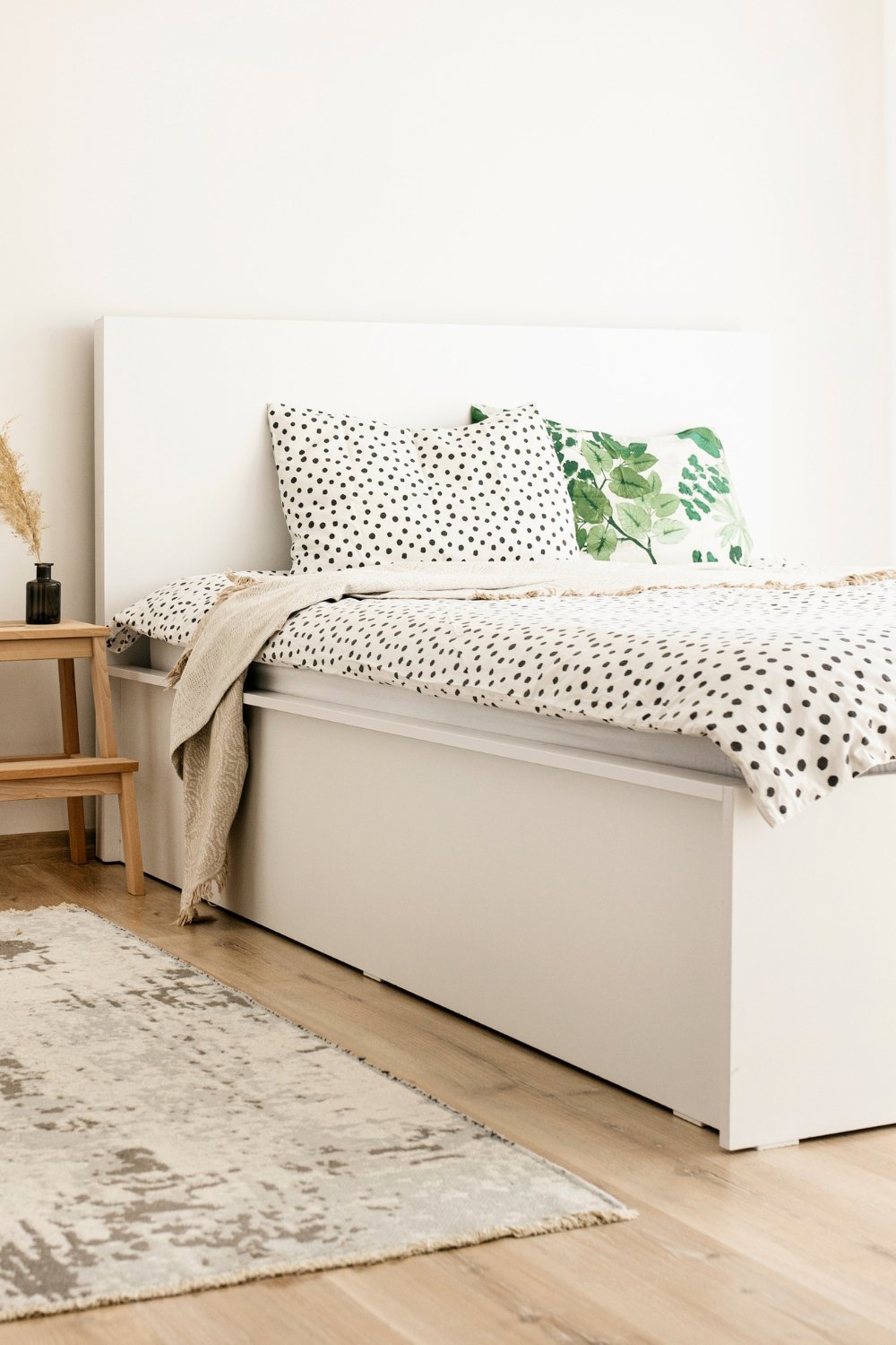 Minimalist Bedroom: 22 Ideas To Copy Now For A Modern Space - The Chic Quota