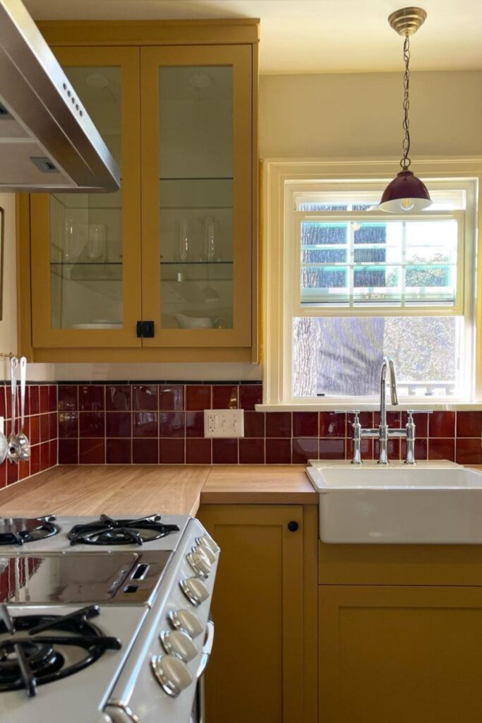 kitchen cabinet color trends for the year