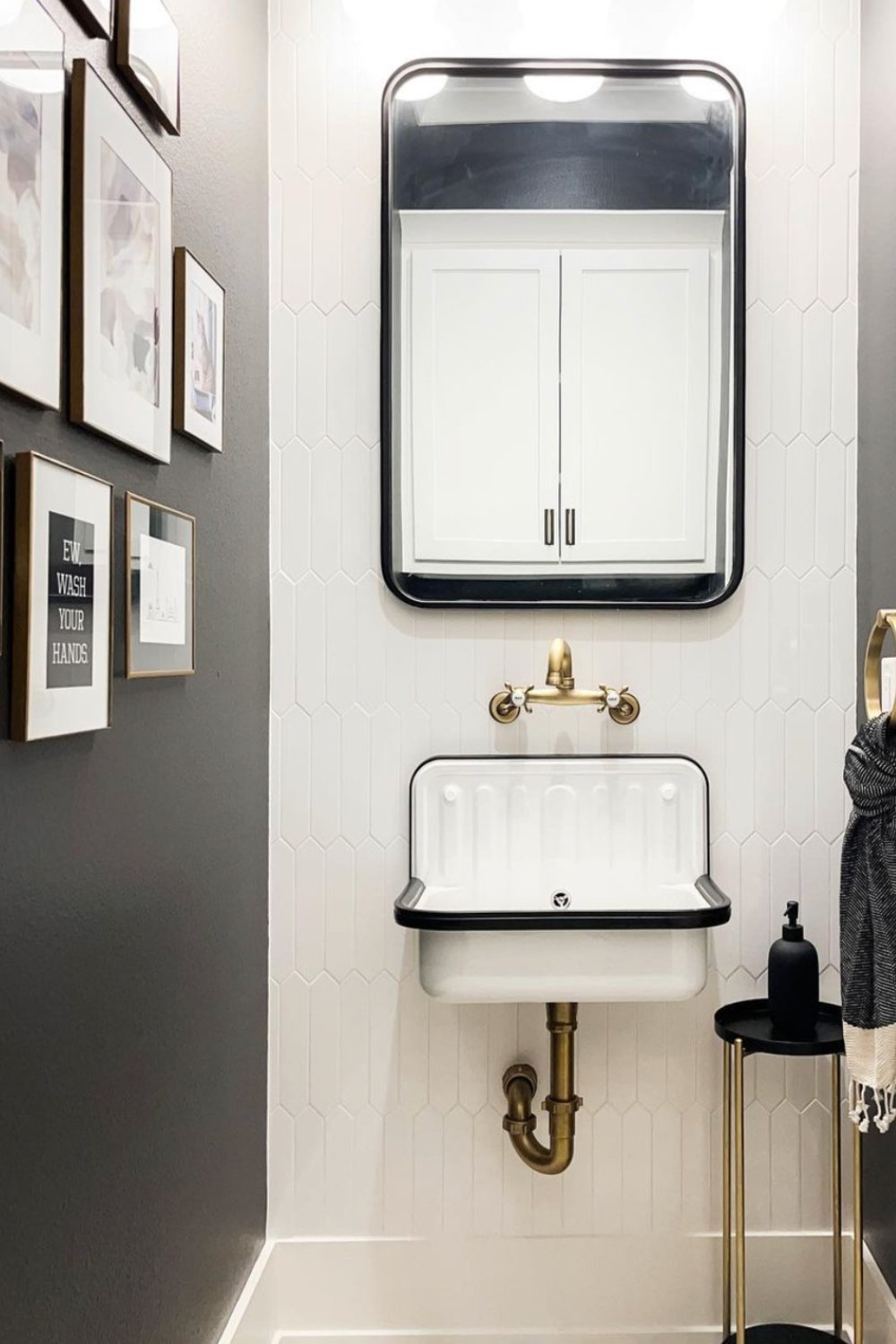 38 Modern Farmhouse Bathroom Ideas For The Best Rustic Decor - The Chic ...