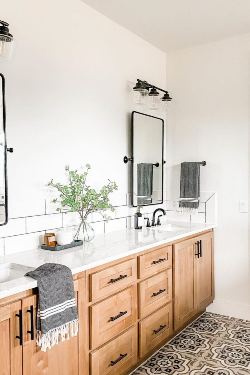 38 Modern Farmhouse Bathroom Ideas For The Best Rustic Decor - The Chic ...