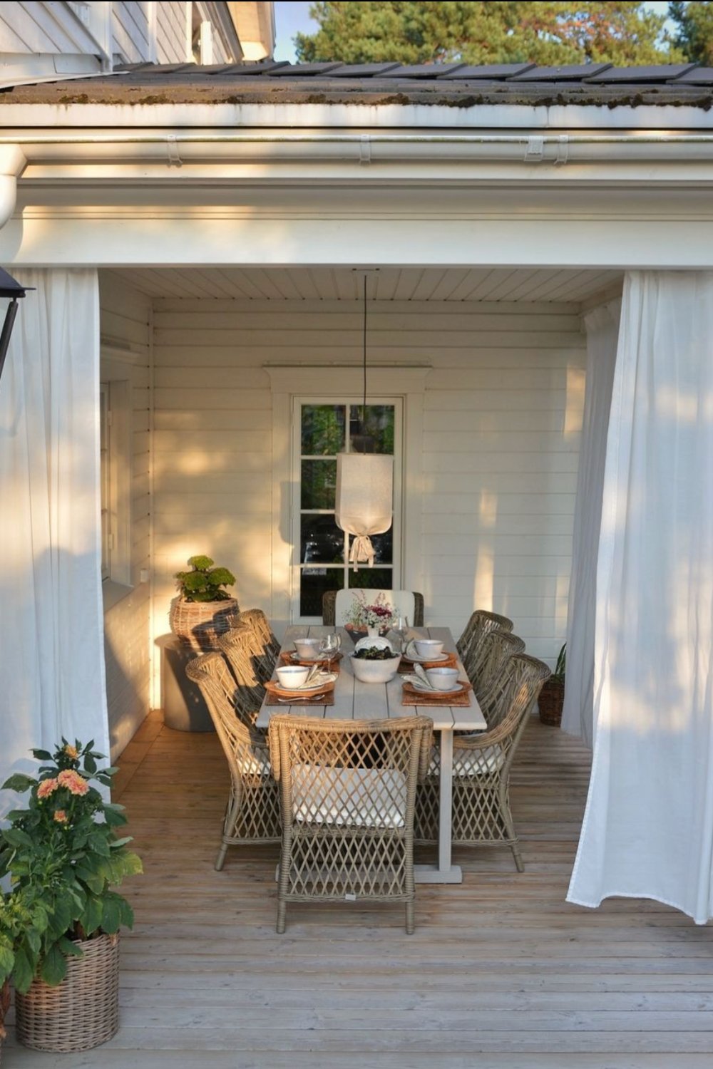28 DIY Enclosed Patio Ideas: How To Upgrade An Outdoor Space - The Chic ...