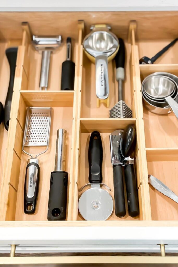 small kitchen organization