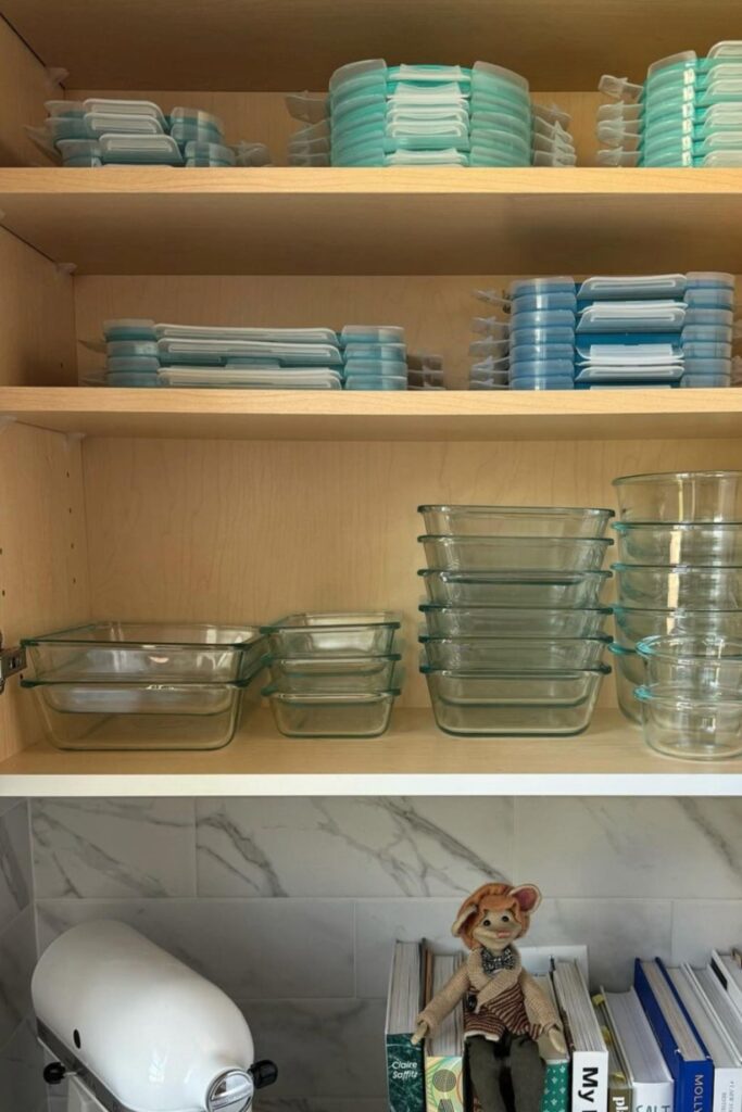 small kitchen organization