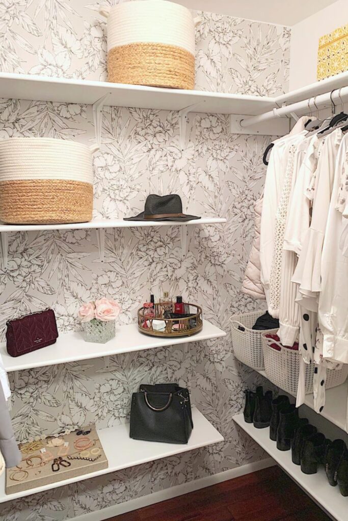 small walk in closet decor