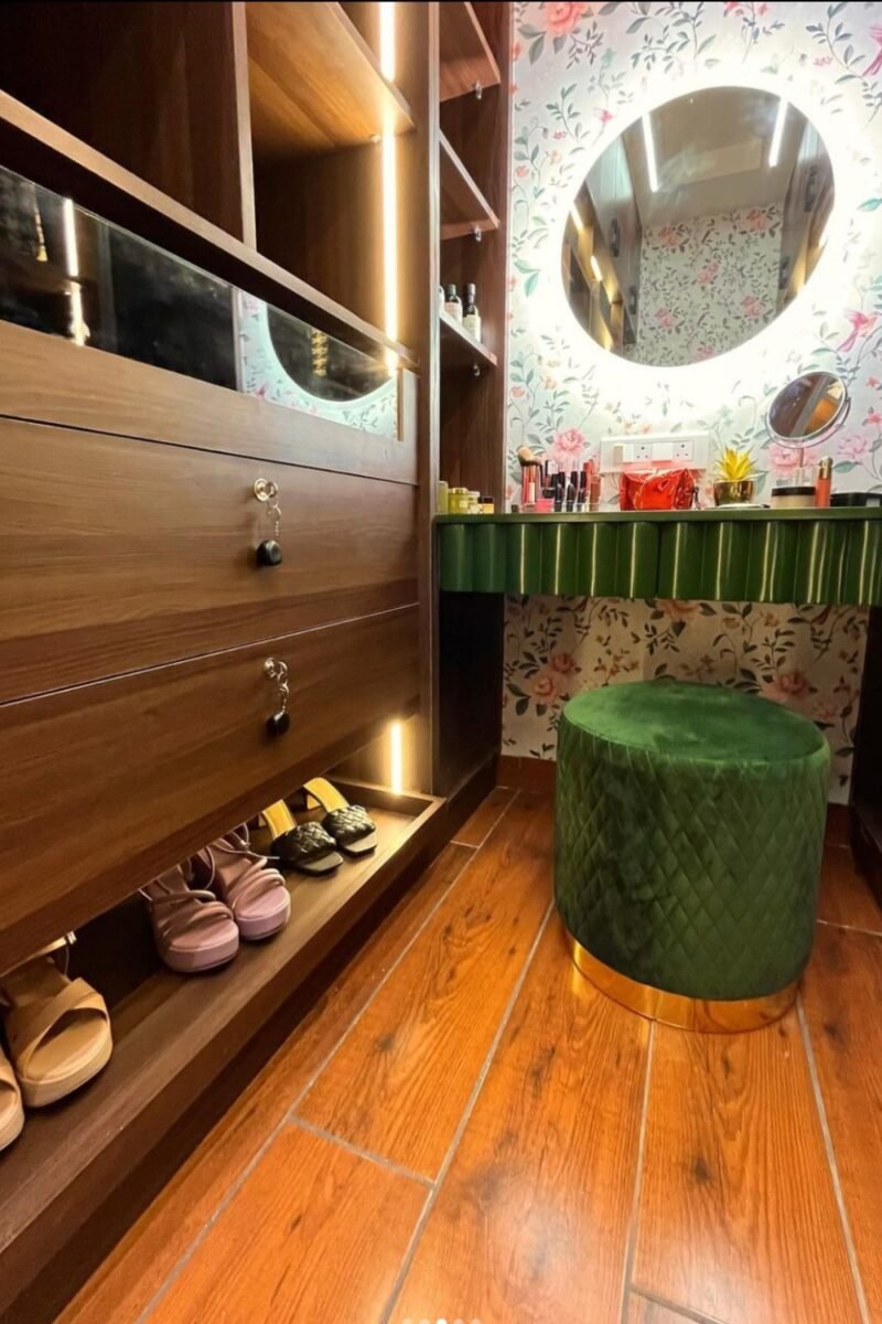 28 Small Walk In Closet Ideas To Design A Dreamy Wardrobe - The Chic Quota
