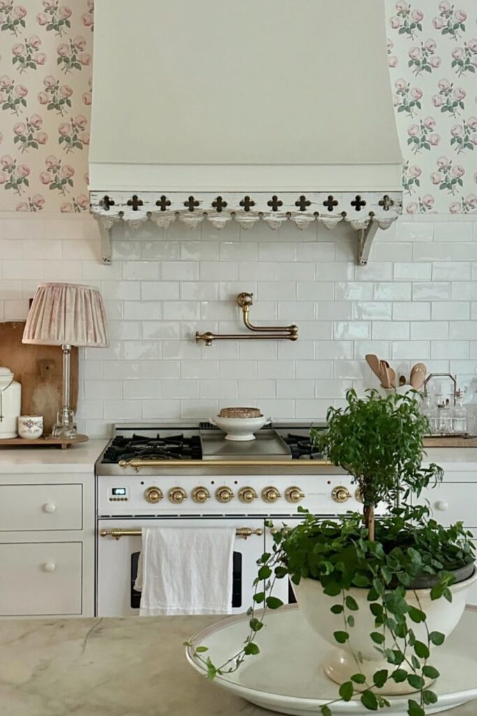 white farmhouse kitchen hood