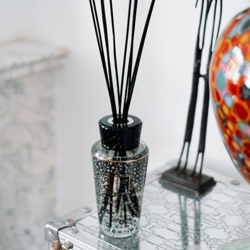 bathroom shelf decor