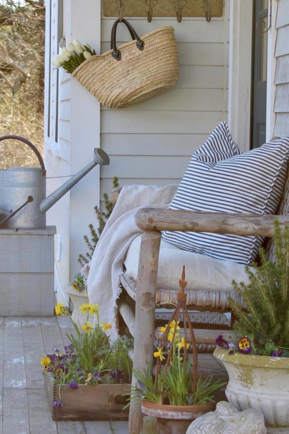 21 Best Spring Porch Decor Ideas To Refresh Your Space - THE CHIC QUOTA