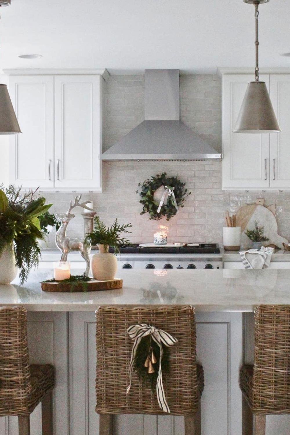 neutral holiday decor